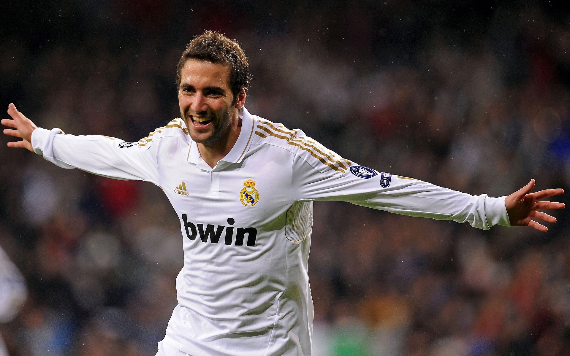 中国足球青少年训练装备采购计划启动，全国青少年足球训练营